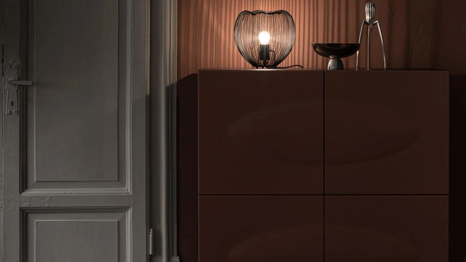 Lampada da tavolo Jaula in metallo verniciato Nero lucido di Stones