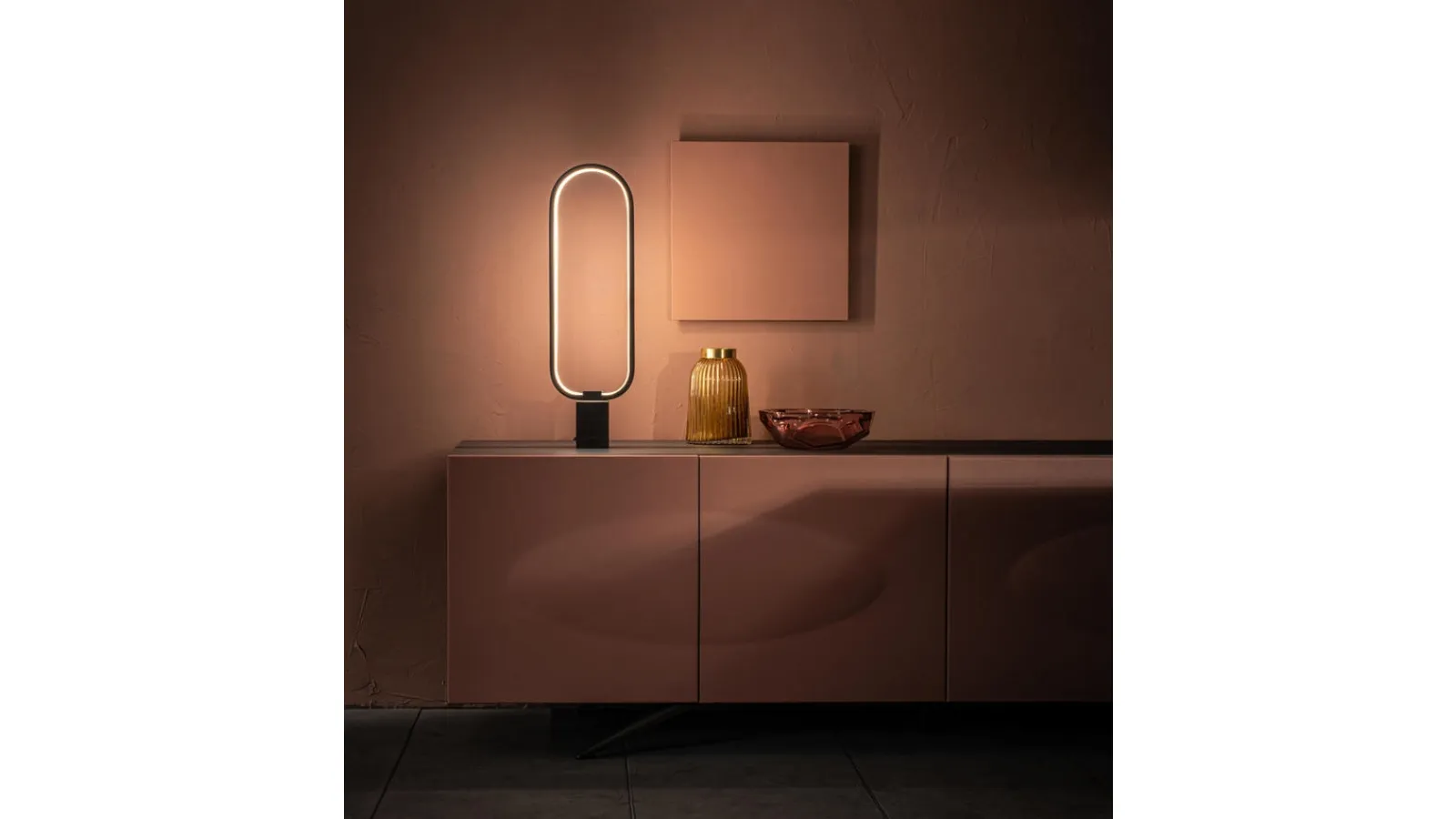 Lampada da tavolo a LED Naos in metallo con base in marmo di Stones