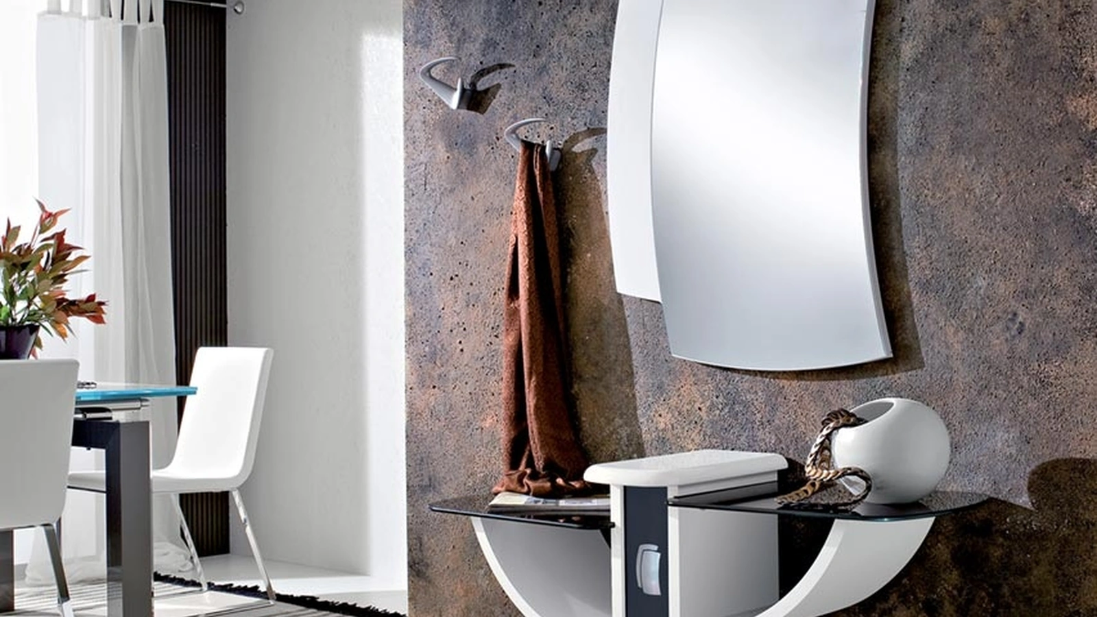 Mobile ingresso con piano in vetro e struttura in legno curvato laccato opaco Bianco Gondola di La Primavera