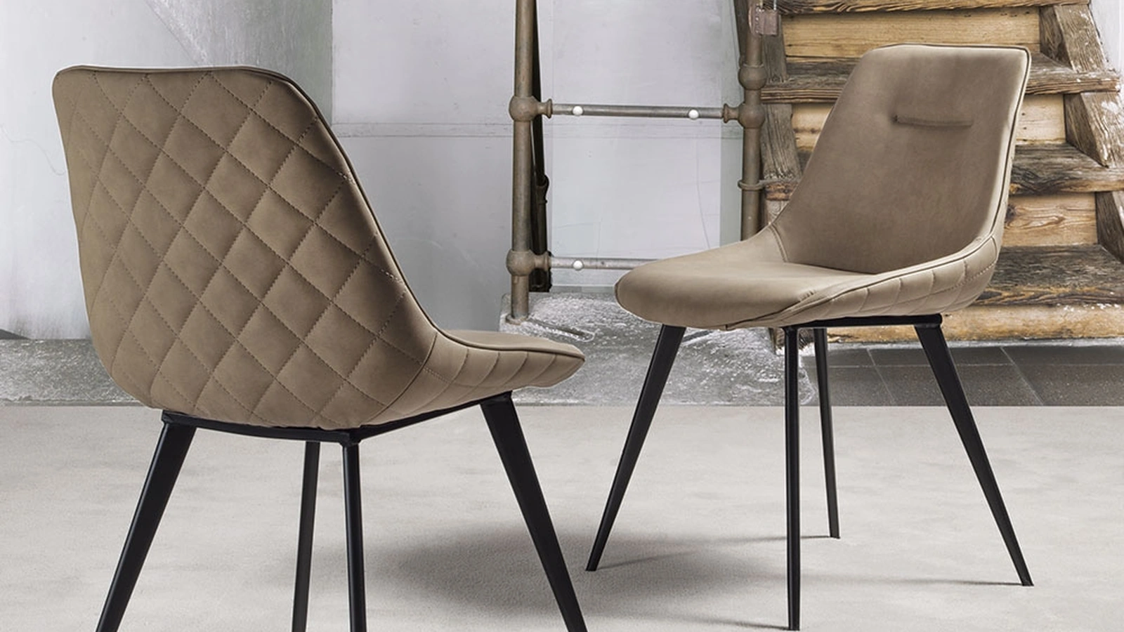 Sedia Norway in eco Nabuk con schienale trapuntato di La Seggiola