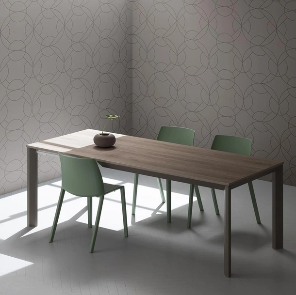 Tavolo allungabile Ricky con top effetto legno e base in alluminio di La Primavera