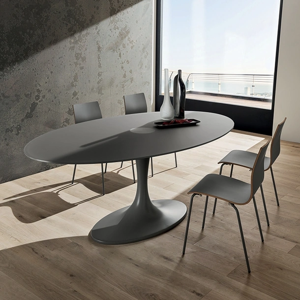 Tavolo ovale fisso in vetro laccato opaco di design Ruud di La Primavera