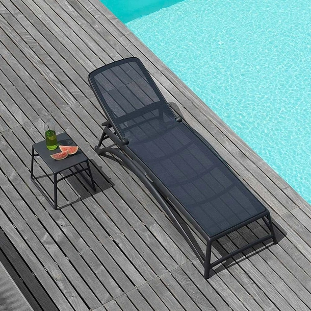 Lettino Atlas Bed in tessuto sintetico traspirante con struttura in polipropilene di La Seggiola